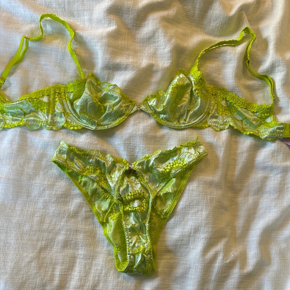 Savage X Fenty Lime Lace Bra and Panty Set